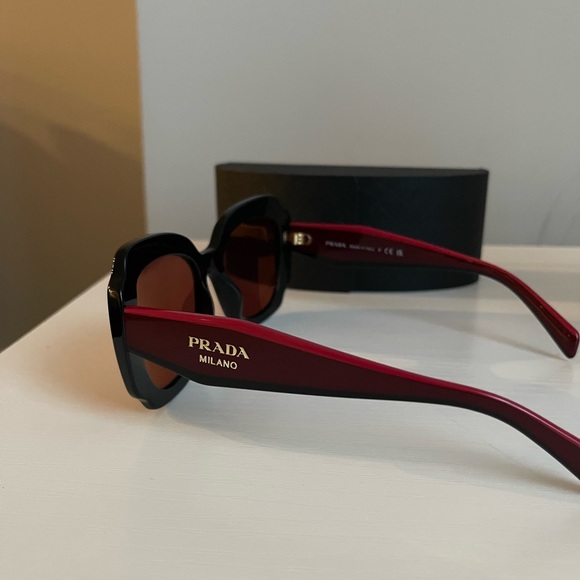 Prada Shades Black|Burg|Red main image 12